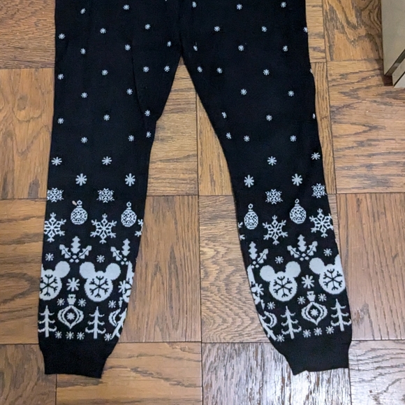 Torrid Disney Plus Size Mickey Mouse Intarsia Sweater Leggings - Picture 8 of 8